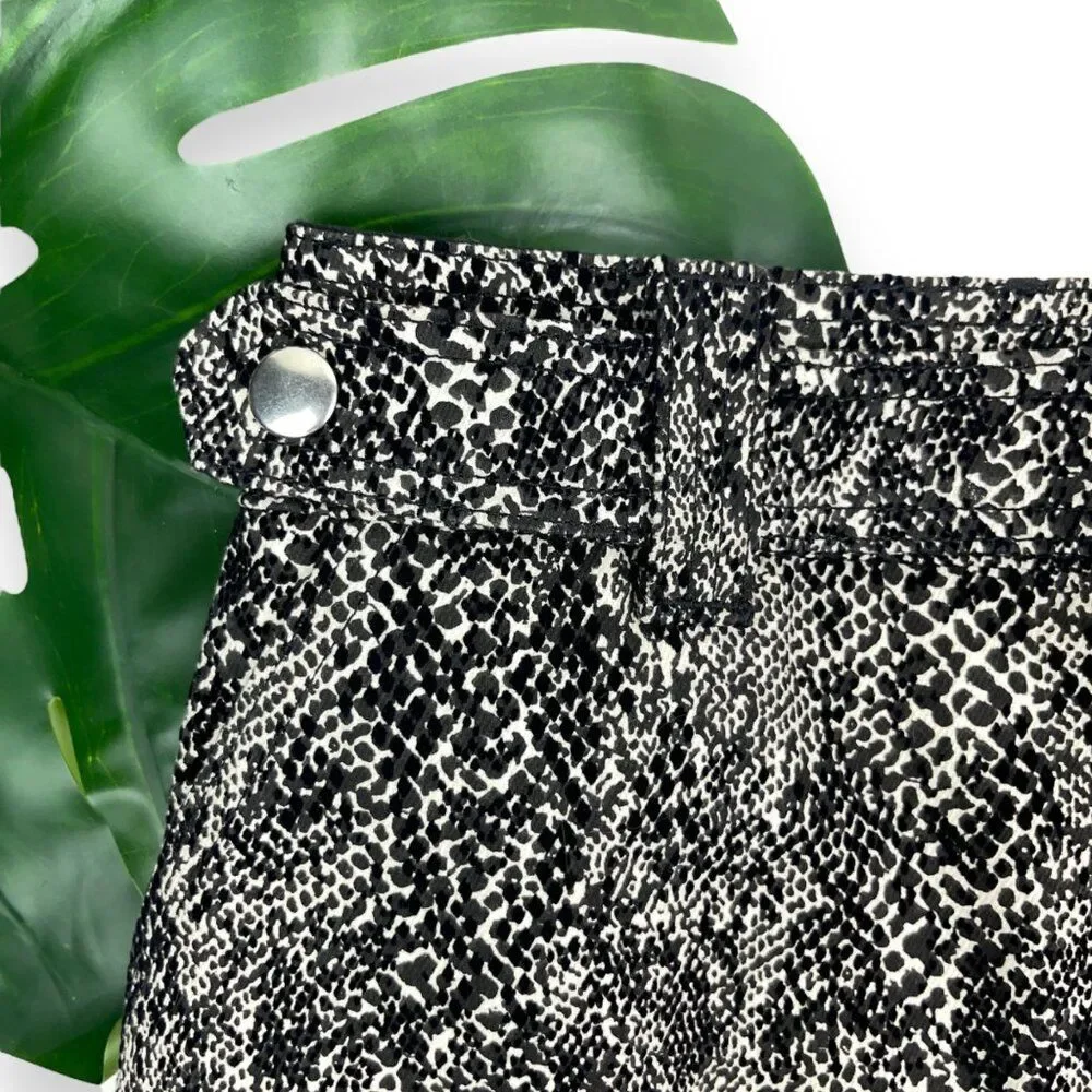 🆕 Topshop Mini Leopard Print Flocked Moto Skirt in Monochrome